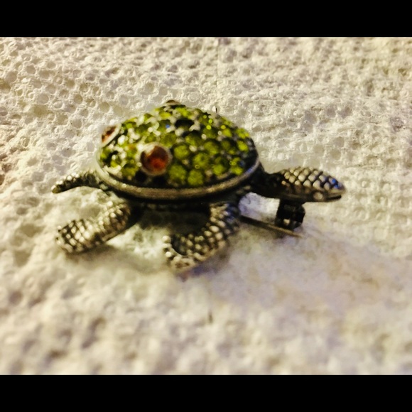 Turtle with peridot and amber gems pin. - Picture 3 of 5